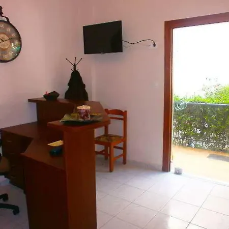 Guest house Antigoni 2*
